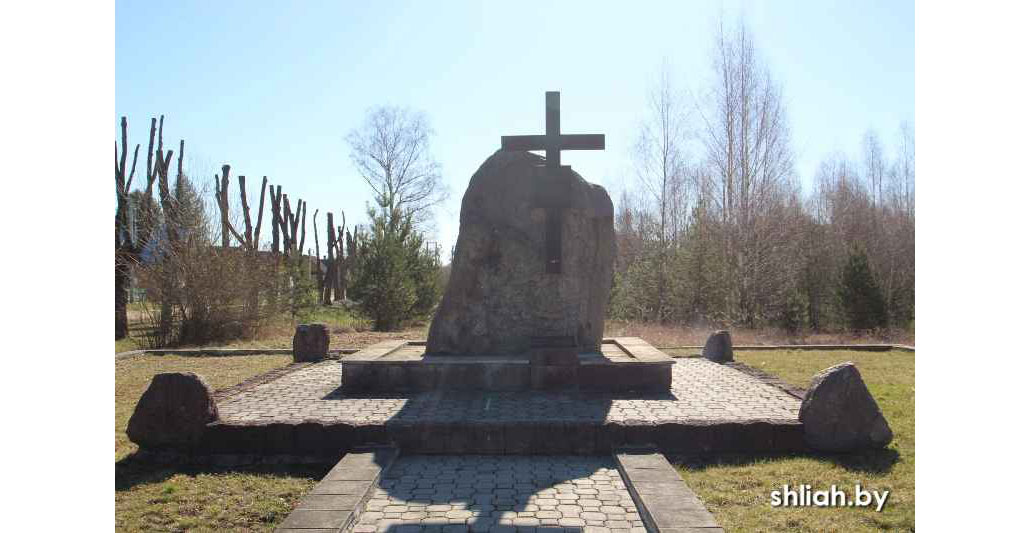 Памятник жертвам I и II мировых войн. д. Белая