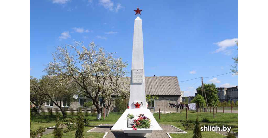 Памятник в д. Корени