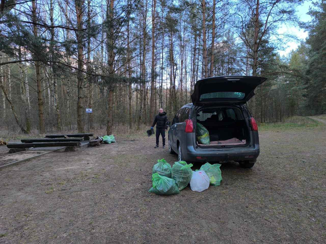Сморгонский районный туринфоцентр принял участие в республиканском субботнике